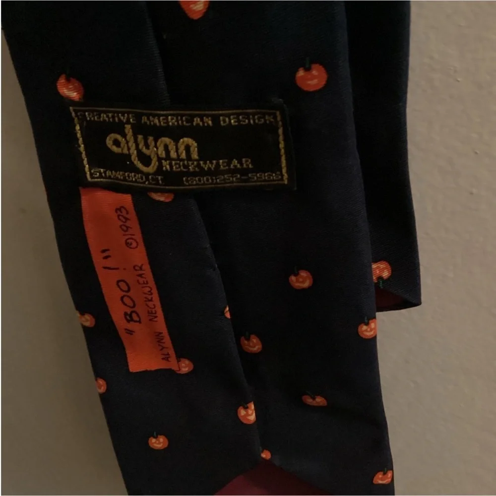 Halloween Alynn Vintage Pumpkin Tie 100% Silk
